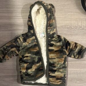 Bundle of 0-3 Month Baby Clothing 25 pieces